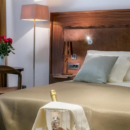 Boutique Alhambra Hotel 5*