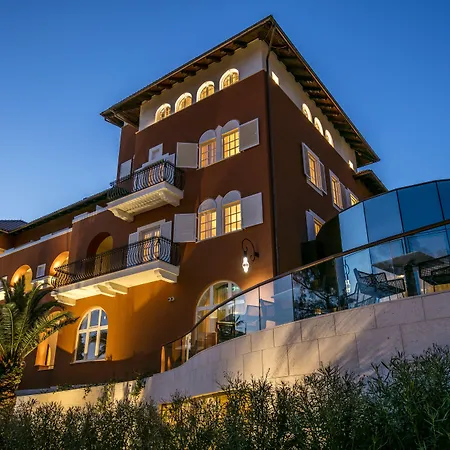 Boutique Alhambra Отель Мали-Лошинь