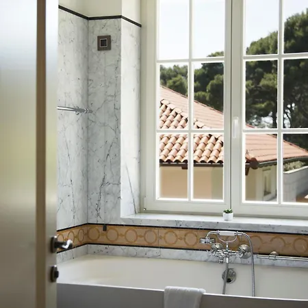 Отель Boutique Alhambra 5*