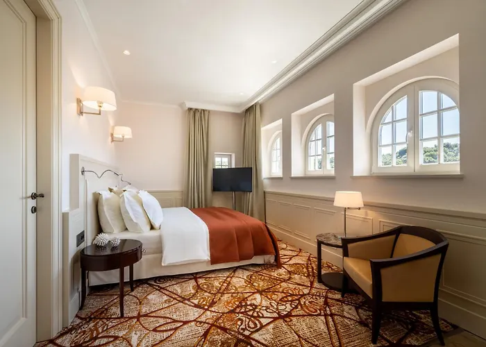 Boutique Alhambra Отель Мали-Лошинь